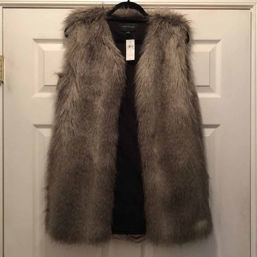 Ann Taylor/Faux fur vest